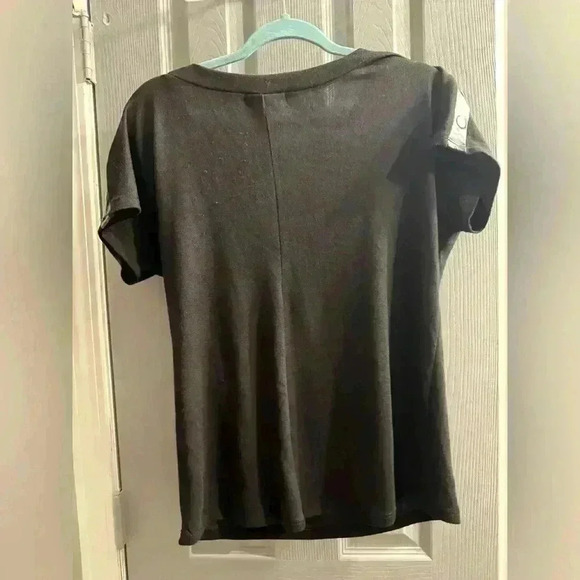 Retrology Women’s too in black with silver buttons on shoulders EUC size small - Picture 6 of 6